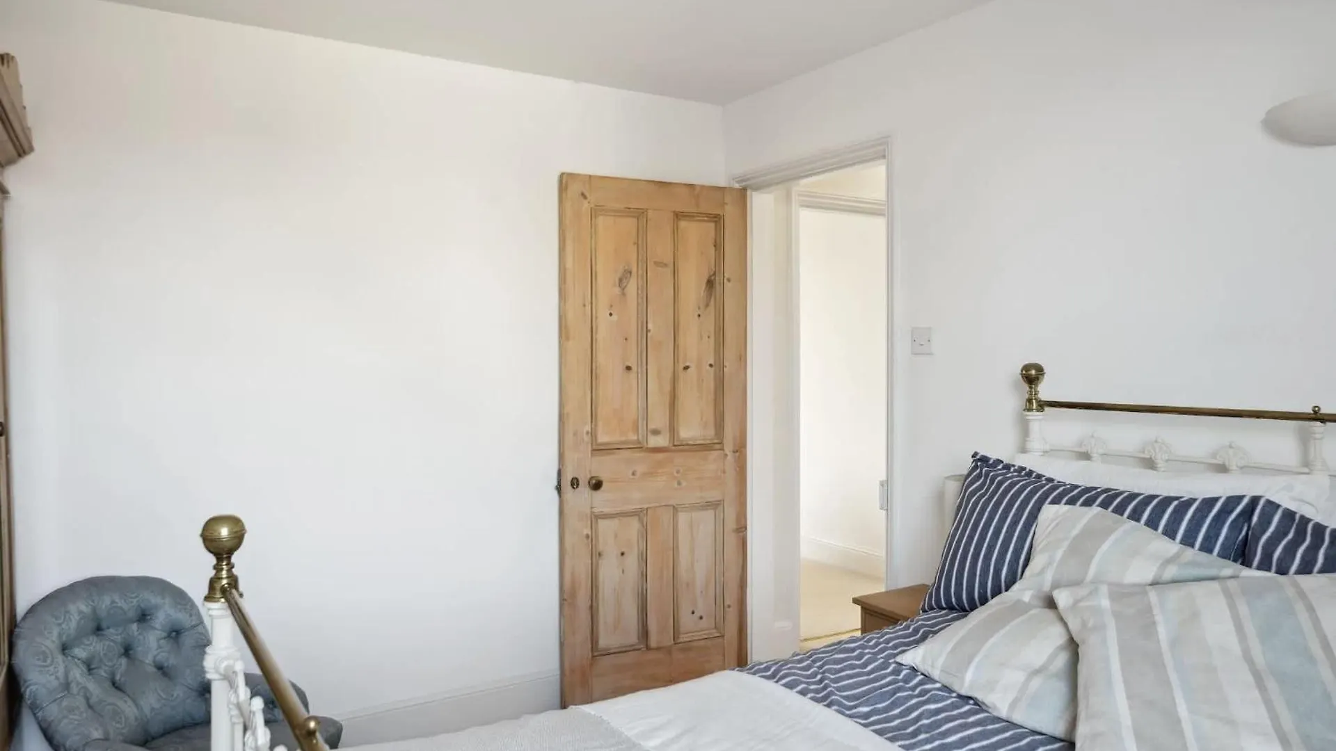 Beautiful Victorian Home On Peaceful Green Square Exeter Hébergement de vacances